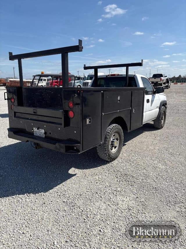 Image of Chevrolet 2500 equipment image 2