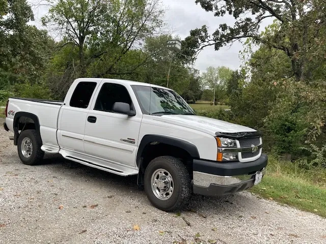 2003 Chevrolet 2500HD Equipment Image0