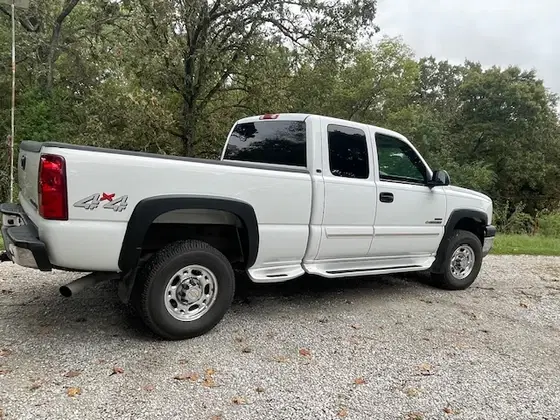 Image of Chevrolet 2500HD equipment image 2