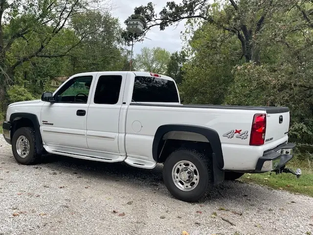 Image of Chevrolet 2500HD equipment image 3