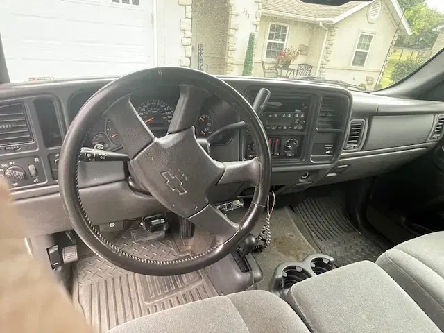 Image of Chevrolet 2500HD equipment image 4