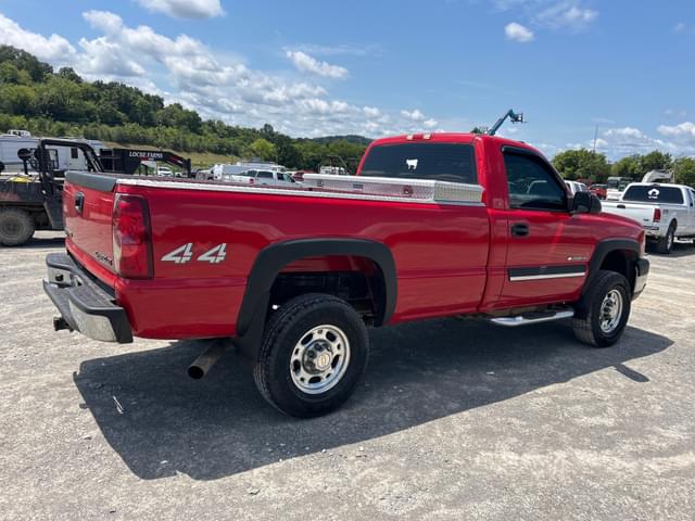 Image of Chevrolet 2500HD equipment image 4
