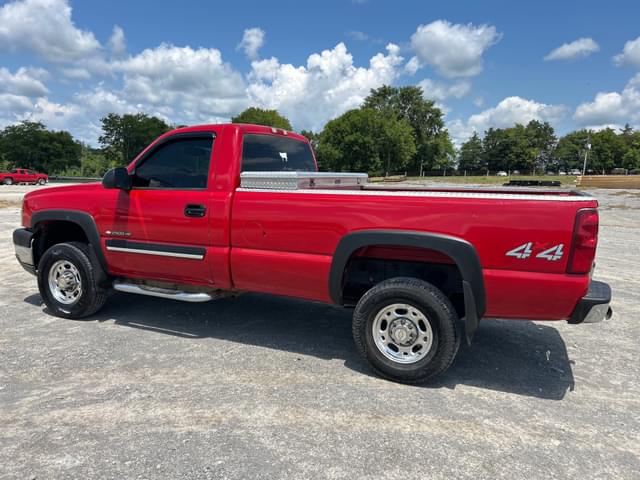 Image of Chevrolet 2500HD equipment image 1