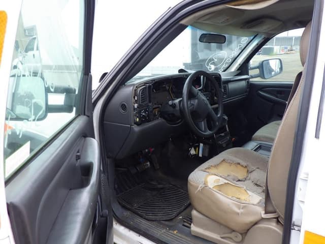 Image of Chevrolet 2500HD equipment image 4