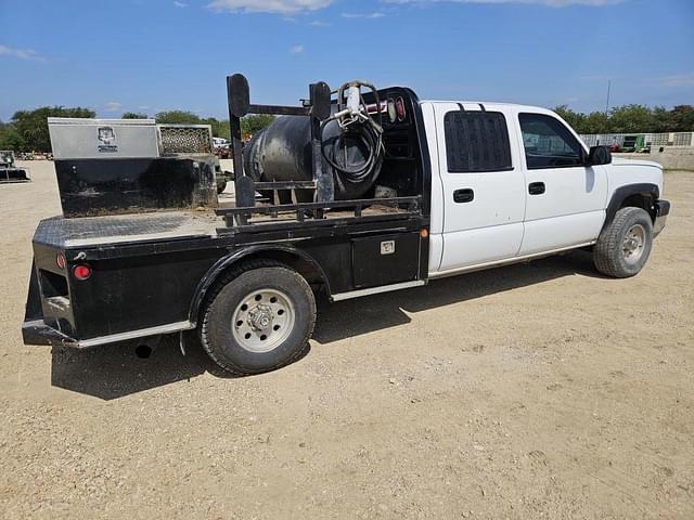 Image of Chevrolet 2500HD equipment image 4