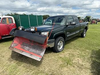 2003 Chevrolet 2500HD Equipment Image0