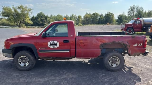 Image of Chevrolet 2500HD equipment image 1