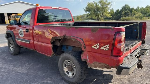 Image of Chevrolet 2500HD equipment image 2