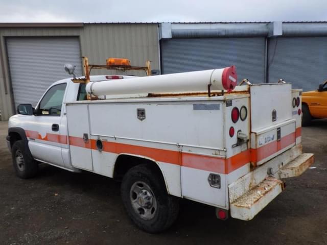 Image of Chevrolet 2500HD equipment image 3
