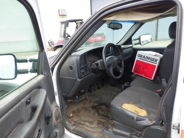 Image of Chevrolet 2500HD equipment image 4