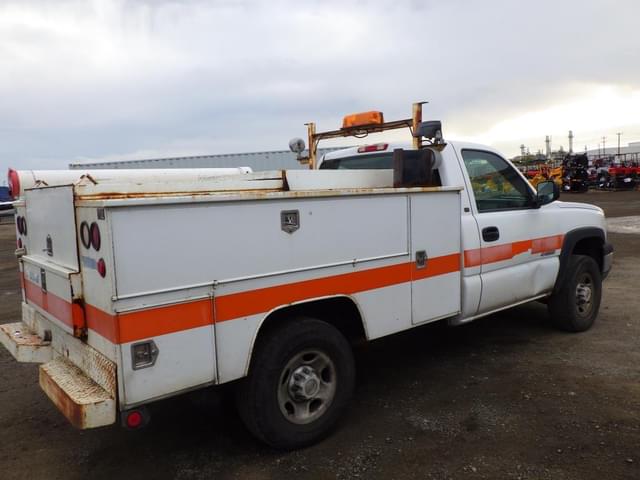 Image of Chevrolet 2500HD equipment image 2