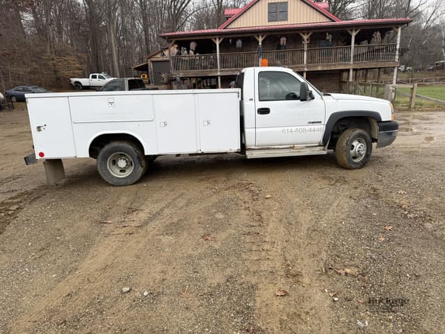 Image of Chevrolet 3500 equipment image 3
