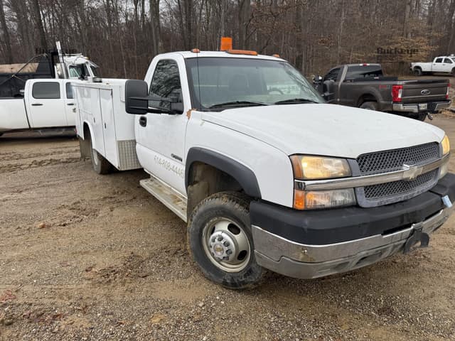 Image of Chevrolet 3500 equipment image 2