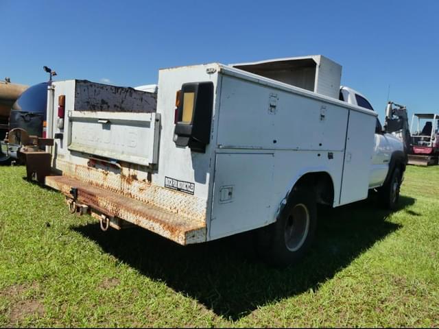 Image of Chevrolet 3500 equipment image 2