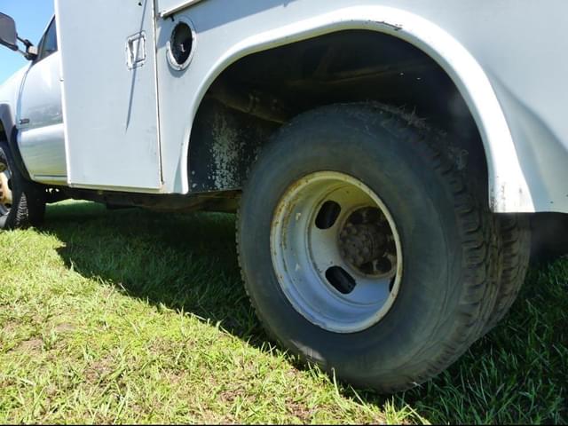 Image of Chevrolet 3500 equipment image 4