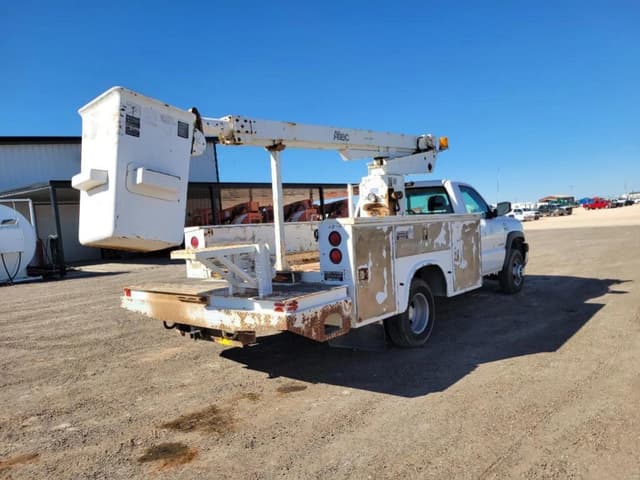 Image of Chevrolet 3500 equipment image 4