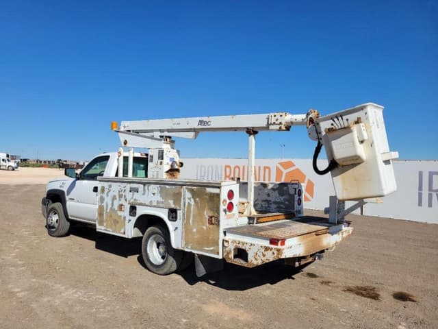 Image of Chevrolet 3500 equipment image 2