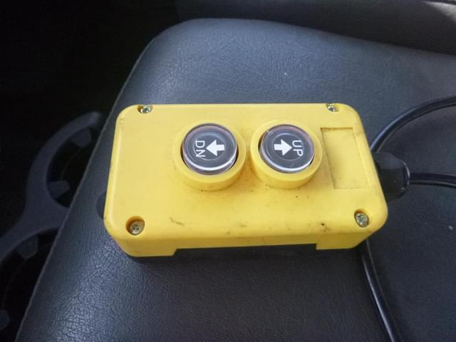 Image of Chevrolet 3500 equipment image 4