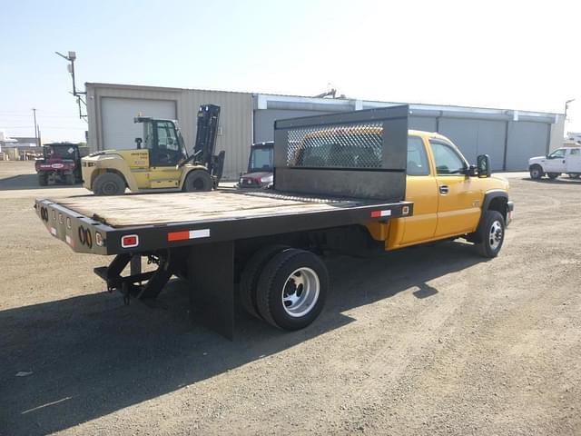 Image of Chevrolet 3500 equipment image 2