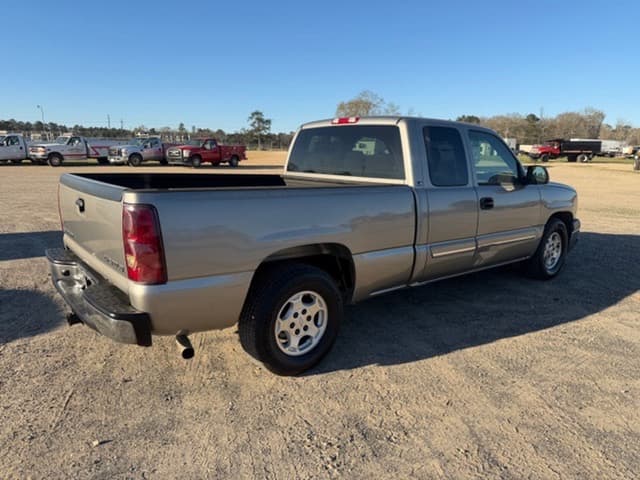 Image of Chevrolet 1500 equipment image 2