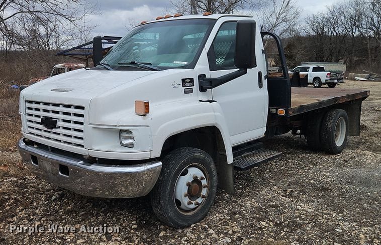 2003 Chevrolet C4500 Equipment Image0