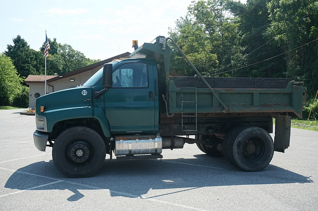 Image of Chevrolet C7500 equipment image 1