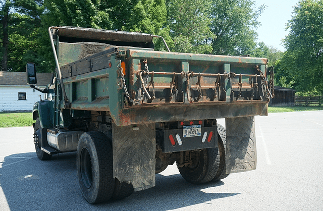 Image of Chevrolet C7500 equipment image 3