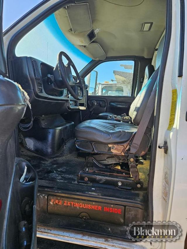 Image of Chevrolet C7500 equipment image 4