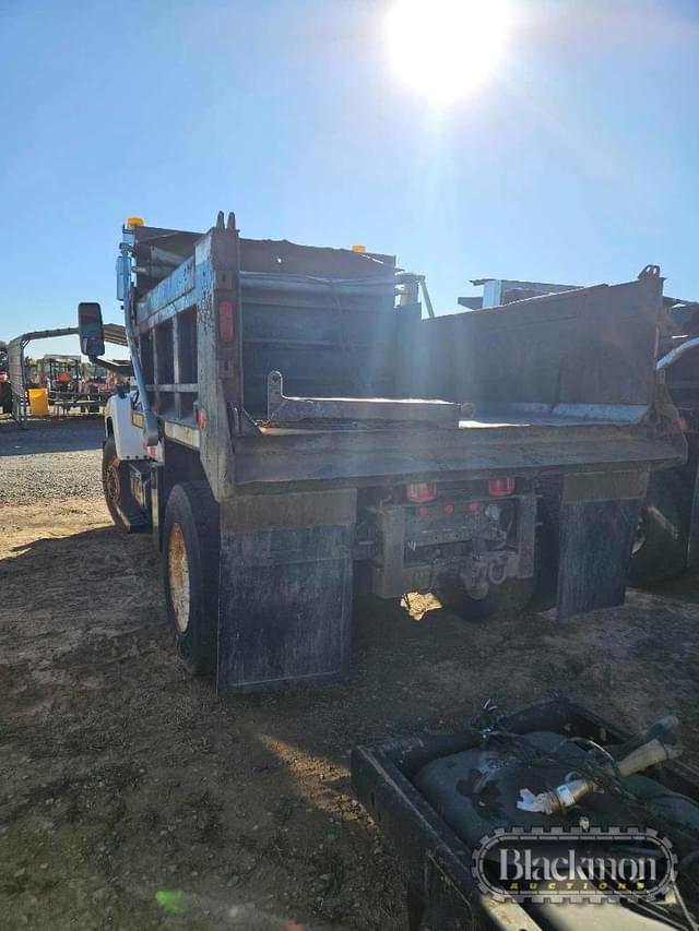 Image of Chevrolet C7500 equipment image 3