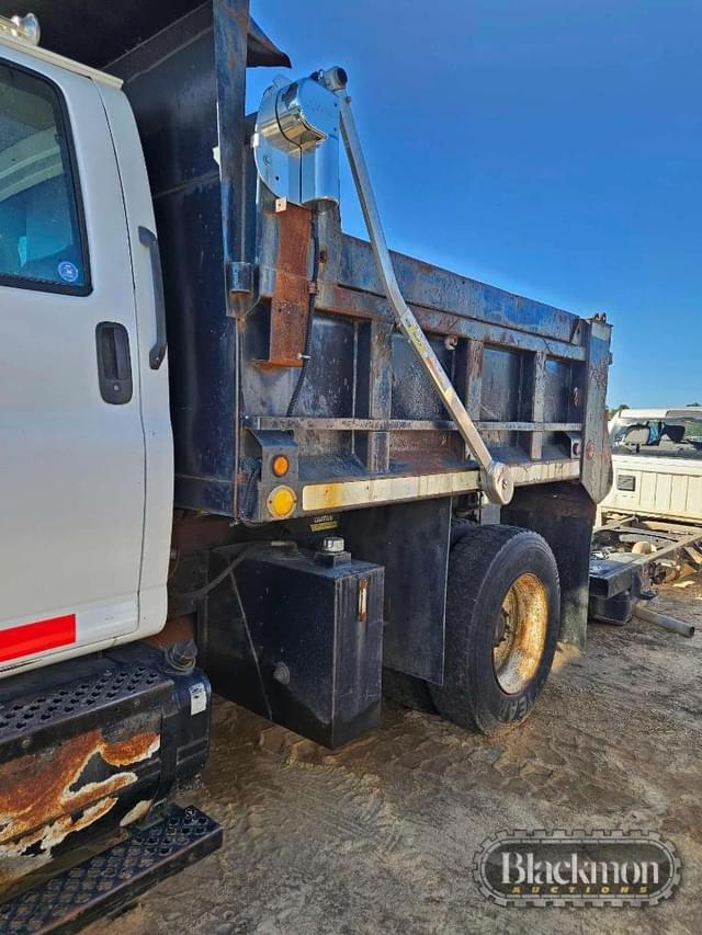 Image of Chevrolet C7500 equipment image 1