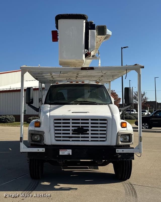 Image of Chevrolet C7500 equipment image 1