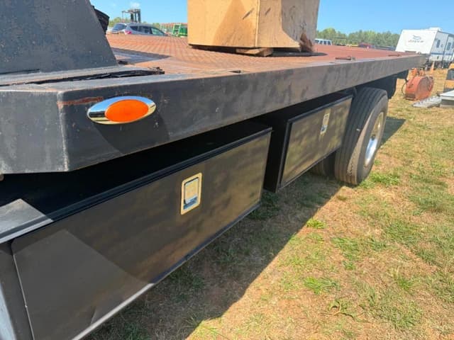 Image of Chevrolet C7500 equipment image 3