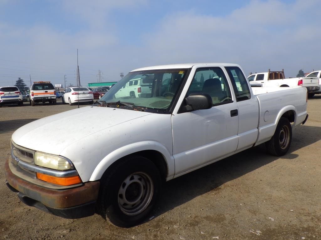 2003 Chevrolet S10 Equipment Image0