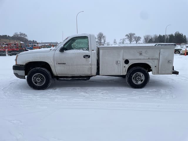 Image of Chevrolet 2500HD equipment image 1