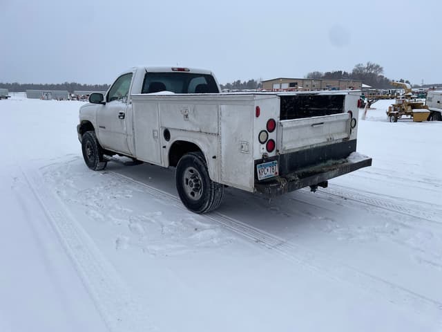 Image of Chevrolet 2500HD equipment image 2