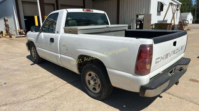 Image of Chevrolet 1500 equipment image 2