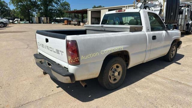 Image of Chevrolet 1500 equipment image 3