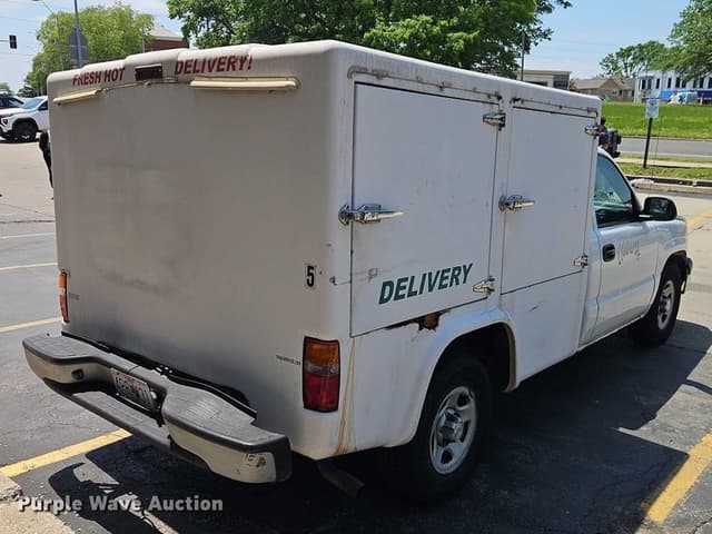 Image of Chevrolet Silverado equipment image 4