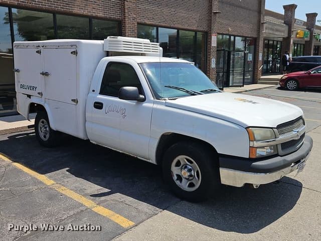 Image of Chevrolet Silverado equipment image 2