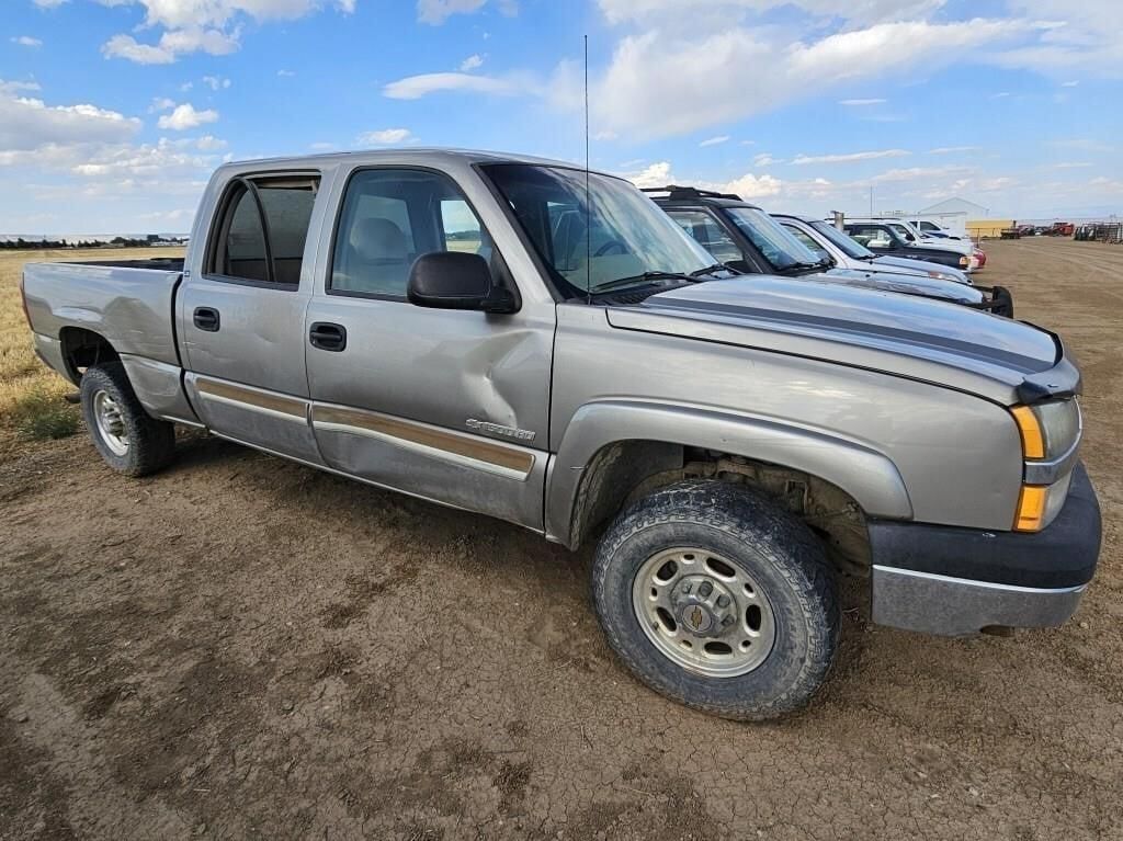 2003 Chevrolet 1500 Equipment Image0