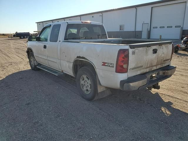 Image of Chevrolet Silverado equipment image 3