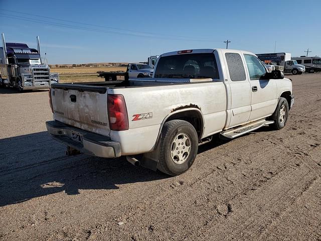 Image of Chevrolet Silverado equipment image 2