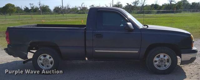 Image of Chevrolet 1500 equipment image 3