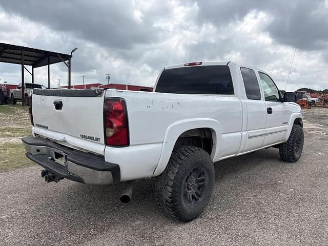 Image of Chevrolet 2500 equipment image 4