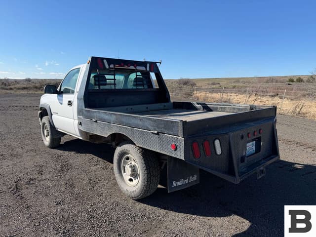 Image of Chevrolet 2500HD equipment image 2