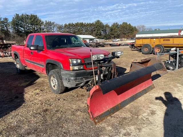 Image of Chevrolet 2500HD equipment image 2