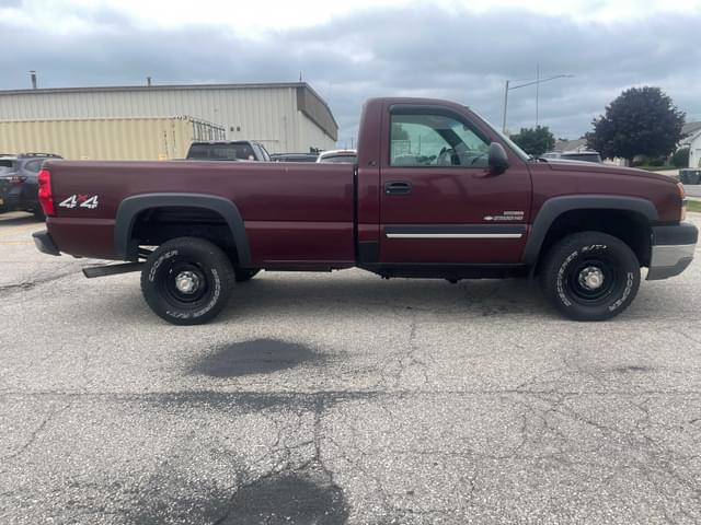 Image of Chevrolet 2500HD equipment image 3