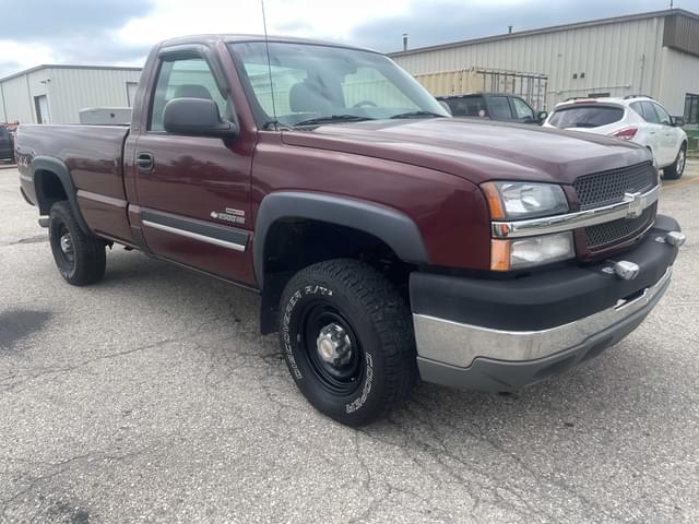Image of Chevrolet 2500HD equipment image 2