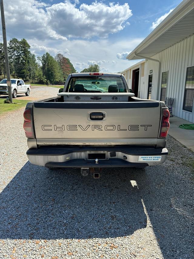 Image of Chevrolet 2500HD equipment image 3