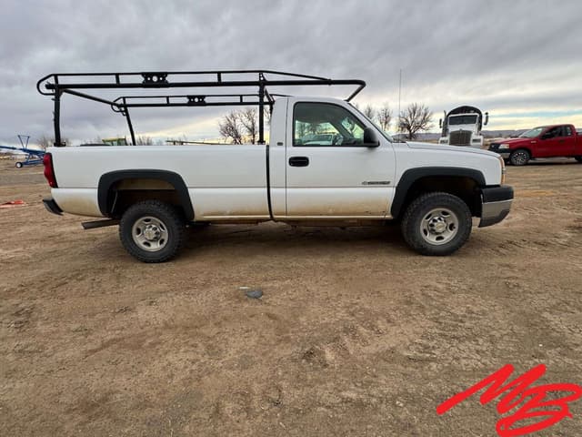 Image of Chevrolet 2500HD equipment image 3